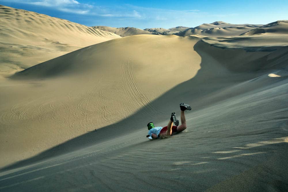 Sandboarding en Huacachina, Perú