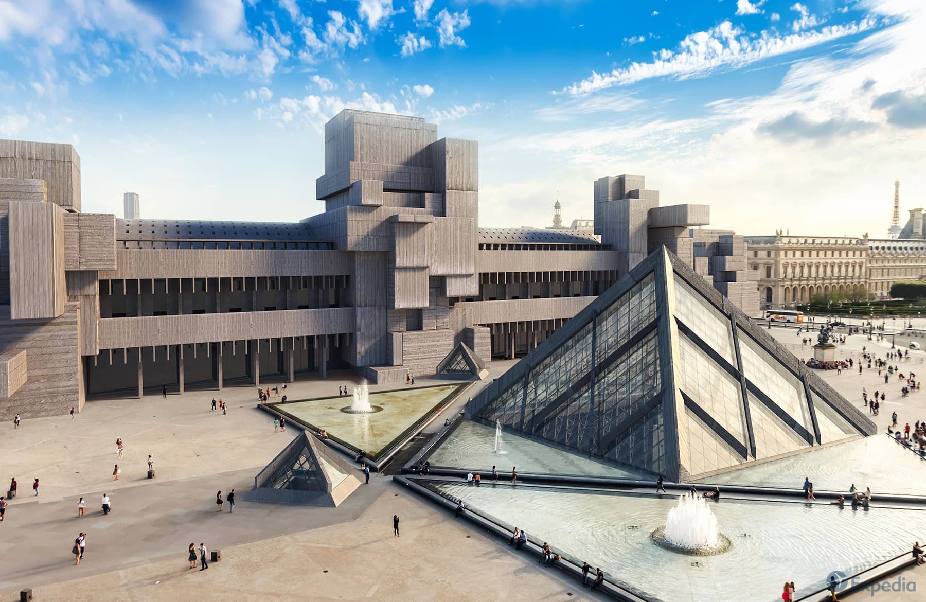 Louvre de Paris. Un edificio emblematico en estilo arquitectonica diferente. Louvre de Paris. Un edificio emblematico en estilo arquitectonica diferente.