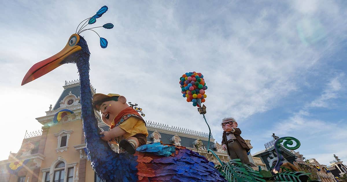 Up en el desfile de Pixar Pier